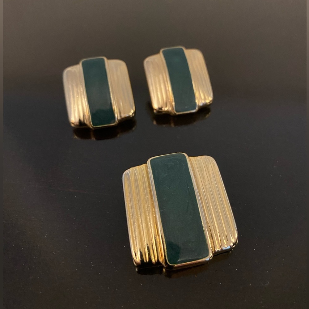 Weekenders Gold-Toned & Green Enamel Pierced Earrings and Pendant Set